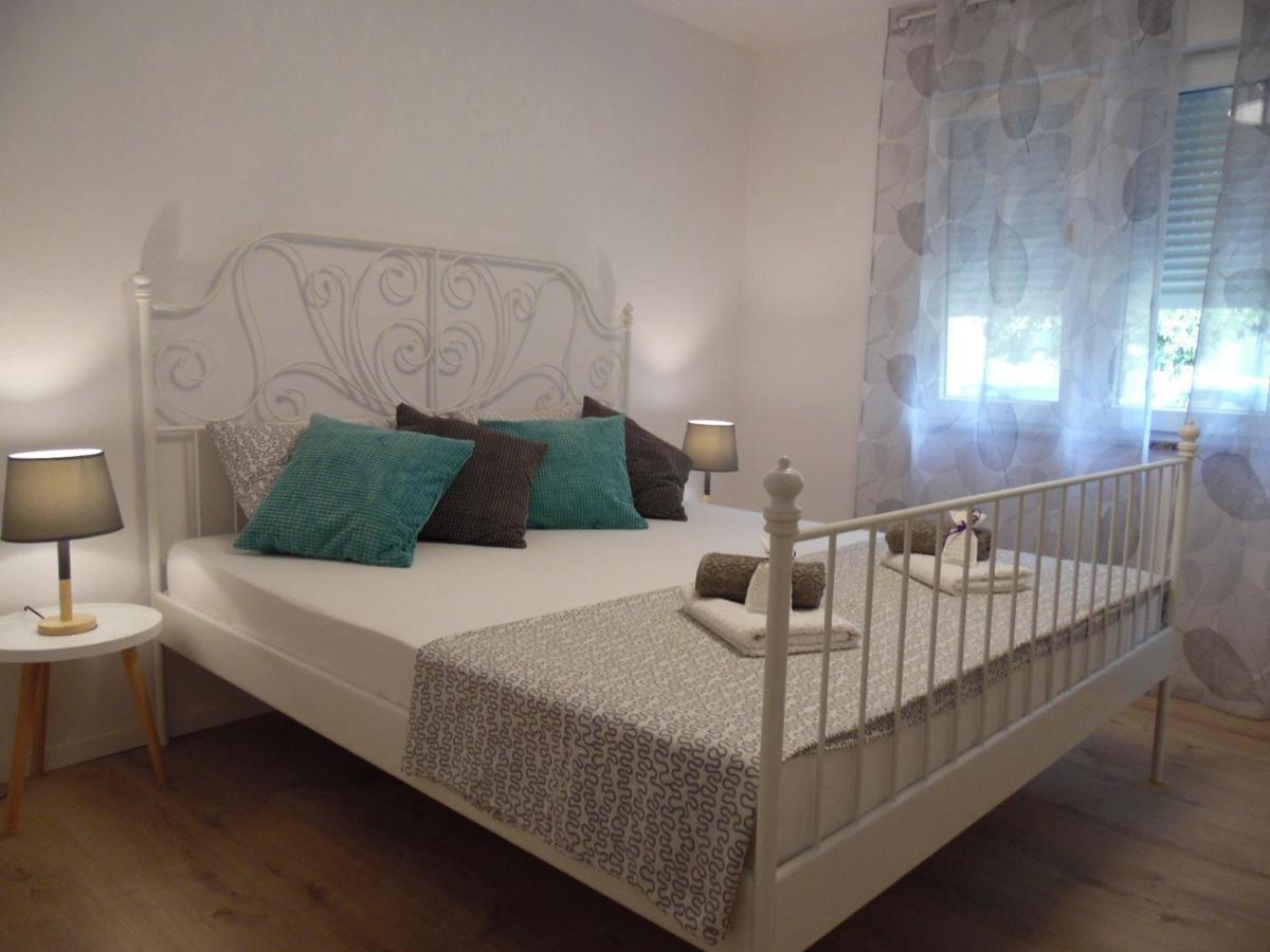 Apartment Lena พูลา ภายนอก รูปภาพ