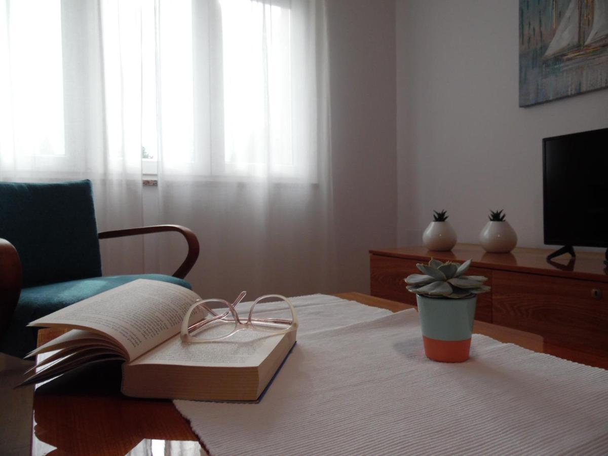 Apartment Lena พูลา ภายนอก รูปภาพ