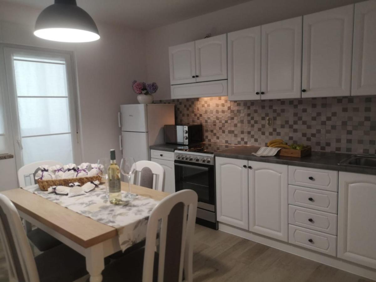 Apartment Lena พูลา ภายนอก รูปภาพ