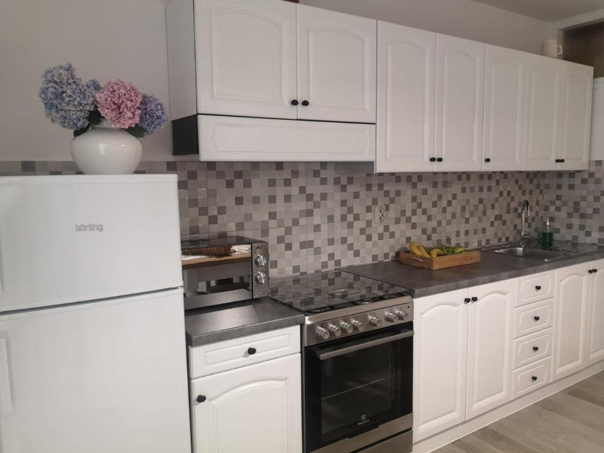 Apartment Lena พูลา ภายนอก รูปภาพ