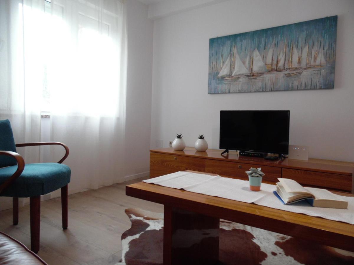 Apartment Lena พูลา ภายนอก รูปภาพ